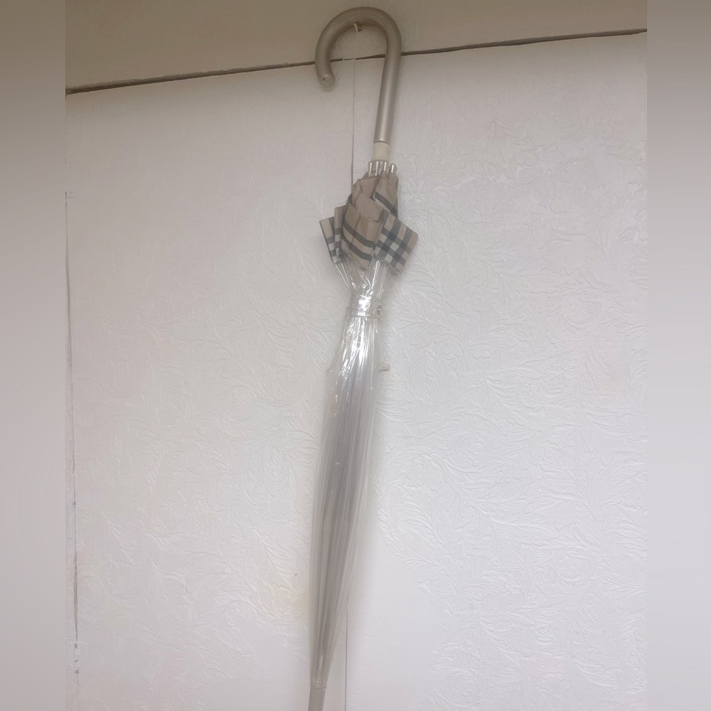 Burberry extended umbrella!